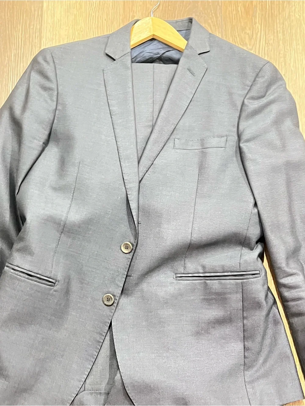 Gray Men's Two-Button suit